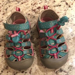 Keen Waterproof Kids Size 9 Blue with Pink Dots